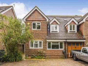Poplars Close, Burgess Hill, West. 4 bed house to rent £2,300 pcm £531 pw