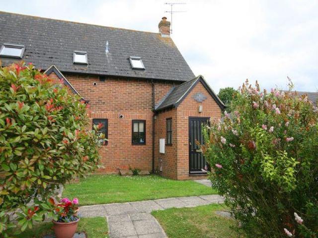Poplars Close, Stone HP17, 2 bed flat to rent, £1,100 pcm | PrimeLocation