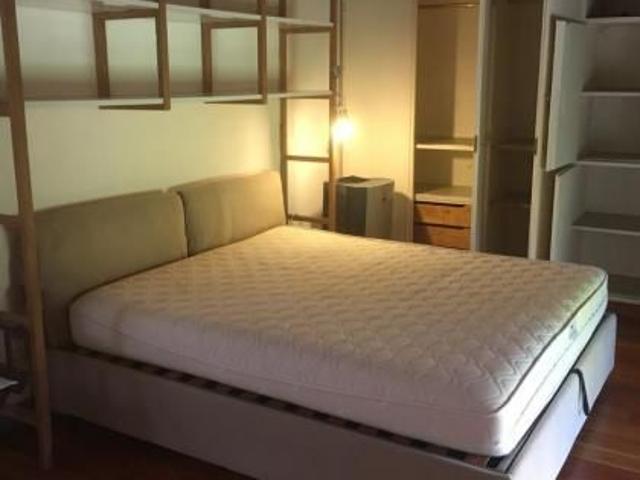 Popolo Flamino: Industrial style loft. Spacious 1 Bedroom, bath, renovated kitchen. 5 meter high ceilings, possibile parking, located on quiet little street near shops, center, transport. Ref 679