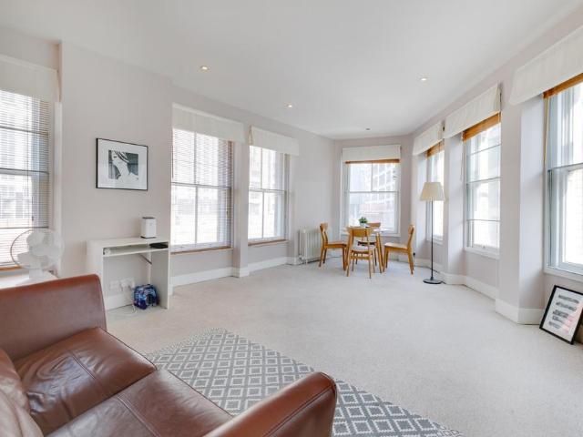 Poppins Court EC4A, EPC: B 1 bed apartment to rent £2,750 pcm £635 pw