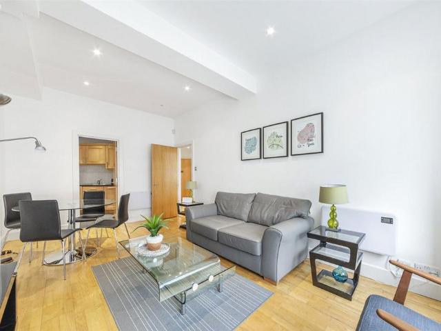 Poppins Court, London EC4A 1 bed flat to rent £2,350 pcm £542 pw