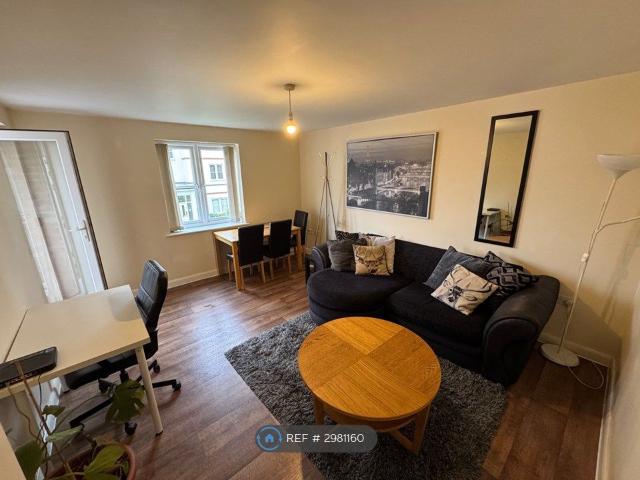 Poppleton Close, Coventry CV1, 2 bed flat to rent, £1,250 pcm | PrimeLocation