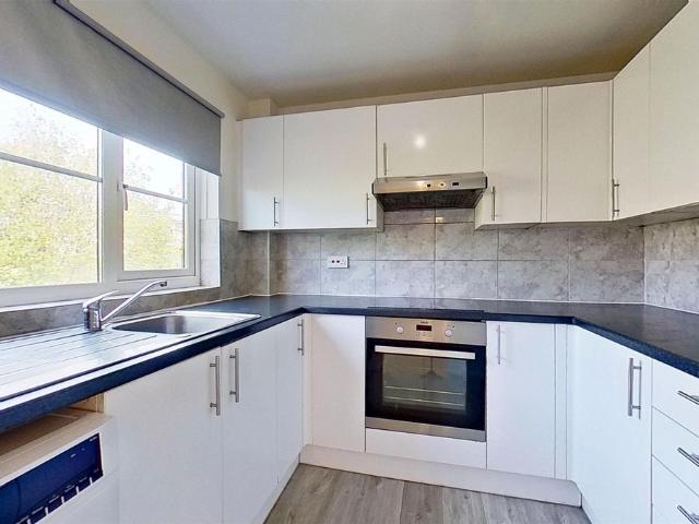 Poppy Close, Wallington SM6, 2 bed flat to rent, £1,700 pcm | PrimeLocation