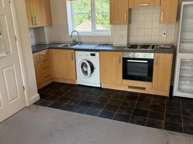 Poppy Fields, Kettering NN16, 2 bed flat to rent, £900 pcm | PrimeLocation