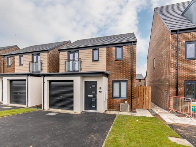Poppy Place 3 bed detached house to rent £1,400 pcm £323 pw