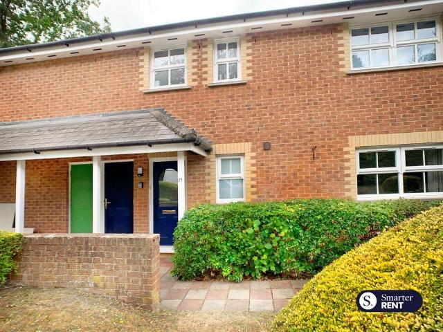 Poppy Place, Wokingham RG40 2 bed apartment to rent £3,240 pcm £748 pw