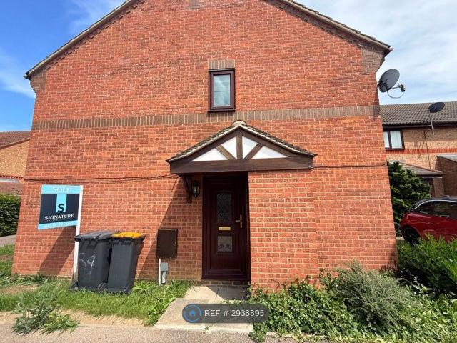 Poppyfields, Bedford MK41, 2 bed terraced house to rent, £1,150 pcm | PrimeLocation