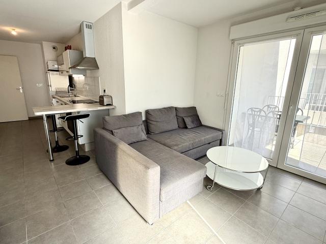Port Marianne, Appartement T2 en dernier étage avec ascenseur terrasse et parking