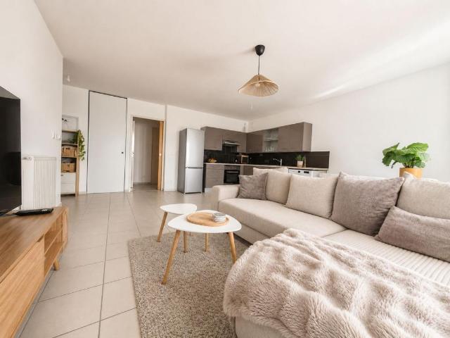 Port Marianne – Superbe 3 pièces traversant avec terrasse, parking et emplacement premium