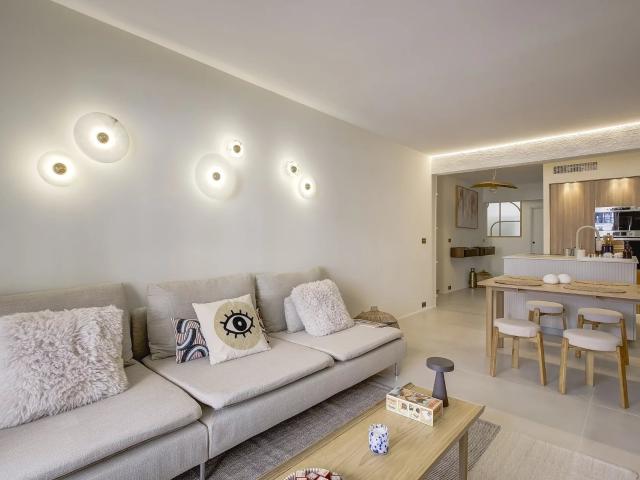 Port — Appartement rénové de 70 m², meublé, terrasse et balc. 70m² Nice