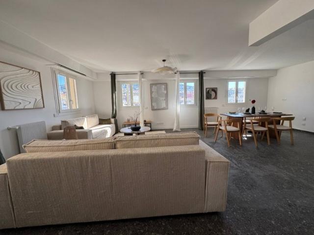 PORT DE NICE 4P RENOVE VUE MER TRAVERSANT