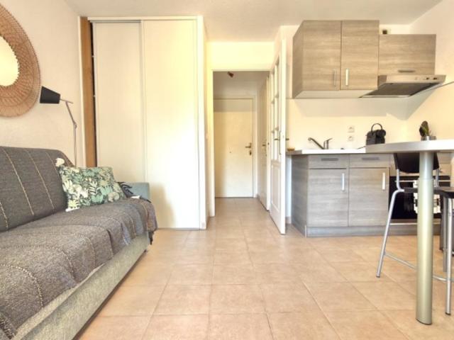 PORT FRÉJUS – T1 cabine avec loggia et vue marina à deux pas.