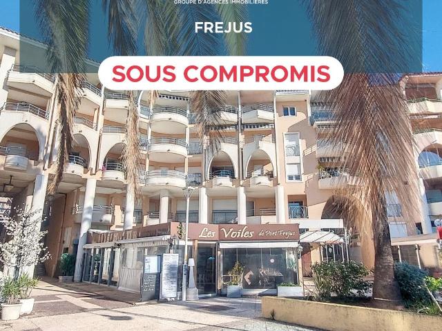 Port Frejus T4 traversant terrasse vue port et mer garage 91m² Fréjus