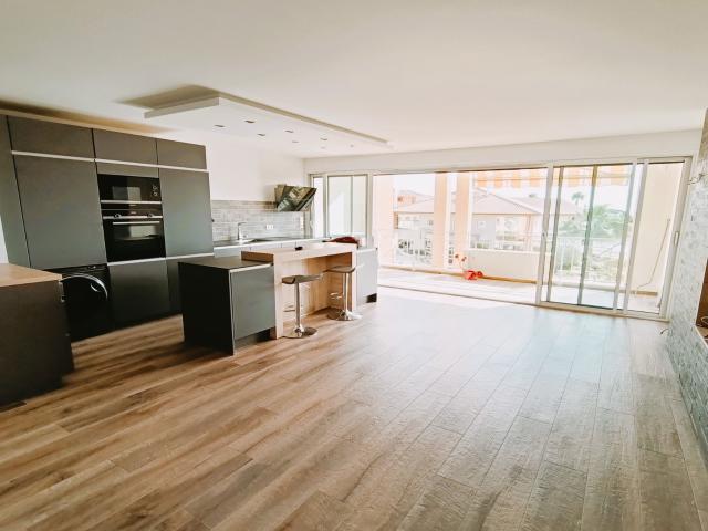 PORT FRÉJUS Exceptionnel appartement vue mer