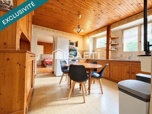 PORT LESNEY – Maison ancienne avec beaux volumes, 5 chambres