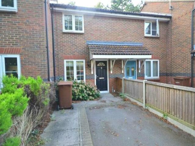 Port Rise, Chatham ME4 2 bed terraced house to rent £1,450 pcm £335 pw