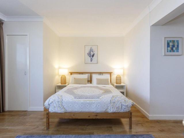 PORT VIEWS, OCEAN SUNSETS AND FREMANTLE AT YOUR DOORSTEP
