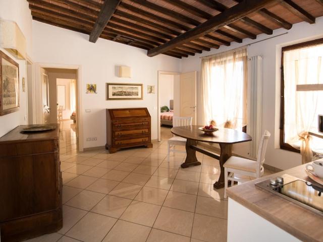 PORTA CAMOLLIA 8 vani 130mq
