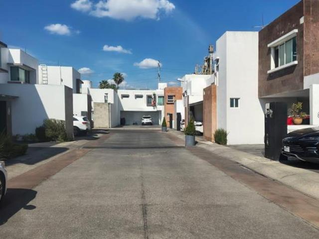 PORTAMAGNA: CASA CÓMODA DENTRO DE CONDOMINIO PARA REMODELAR