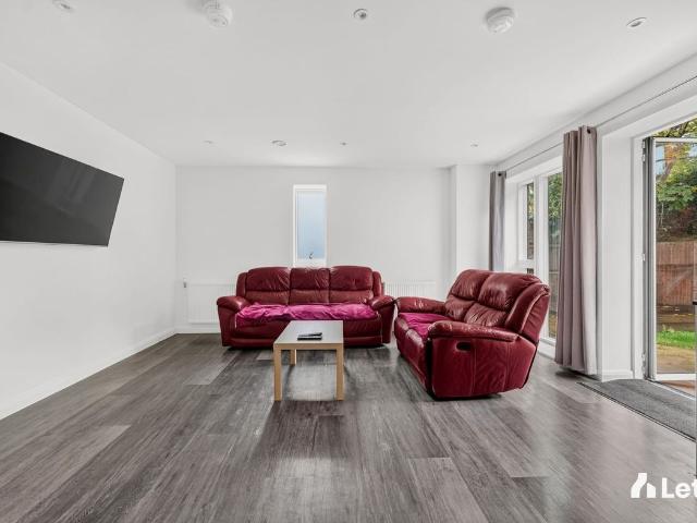 Portage Place, West Drayton UB7, 2 bed flat to rent, £1,900 pcm | PrimeLocation