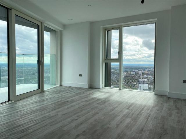 Portal Way, Acton W3 2 bed flat to rent £2,895 pcm £668 pw