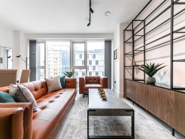 Portal Way, London W3 2 bed flat to rent £2,800 pcm £646 pw
