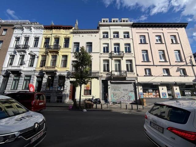 Porte de Hal / Beau studio rénové de 35m²