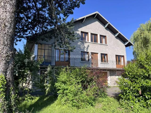 Porte de savoie: grande maison de famille à rénover ou diviser