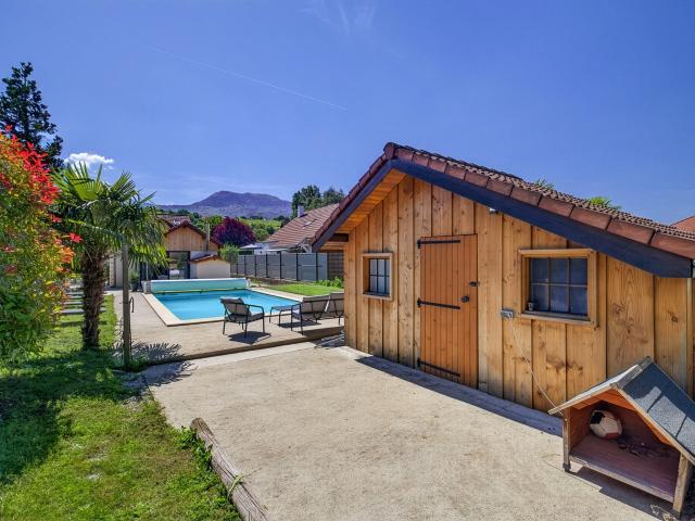 Porte de Savoie Maison 134m2 rénovée Terrain plat de 900m2 Vue montagne Piscine