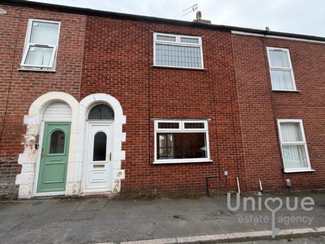 Porter Street East, Preston. 2 bed terraced house to rent £700 pcm £162 pw