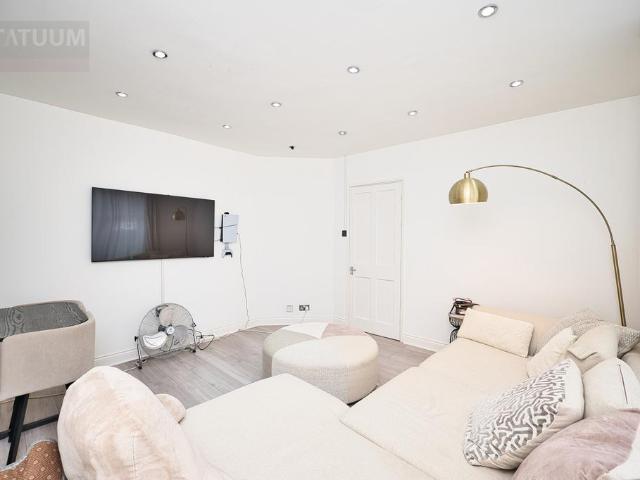 Porters Avenue, Barking & Dagenham. 2 bed terraced house to rent £1,950 pcm £450 pw