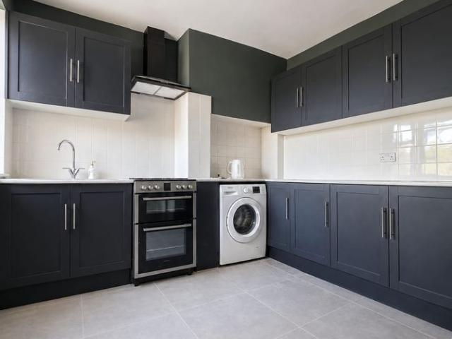 Porters Avenue, Dagenham RM9, 3 bed maisonette to rent, £2,375 pcm | PrimeLocation