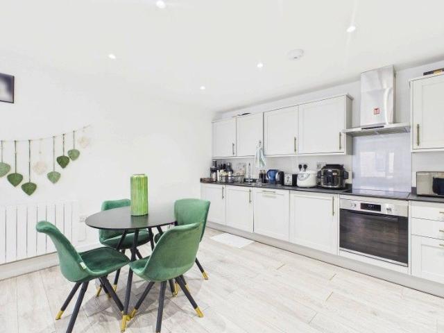 Portesbery Road, Camberley GU15, 1 bed flat to rent, £1,375 pcm | PrimeLocation