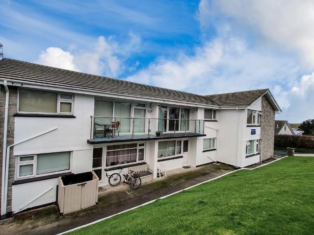 Porth, Newquay 2 bed apartment to rent £1,000 pcm £231 pw