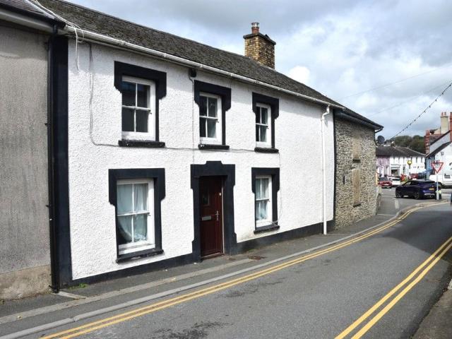 Porth Street, Newcastle Emlyn SA38, 3 bed terraced house to rent, £800 pcm | PrimeLocation