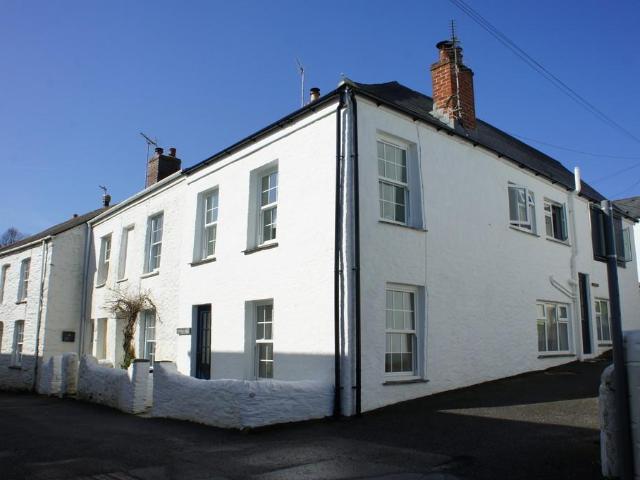 Porthscatho 1 bed apartment to rent £775 pcm £179 pw