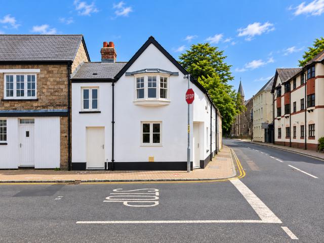 Porthycarne Street, Usk NP15 1 bed flat to rent £950 pcm £219 pw