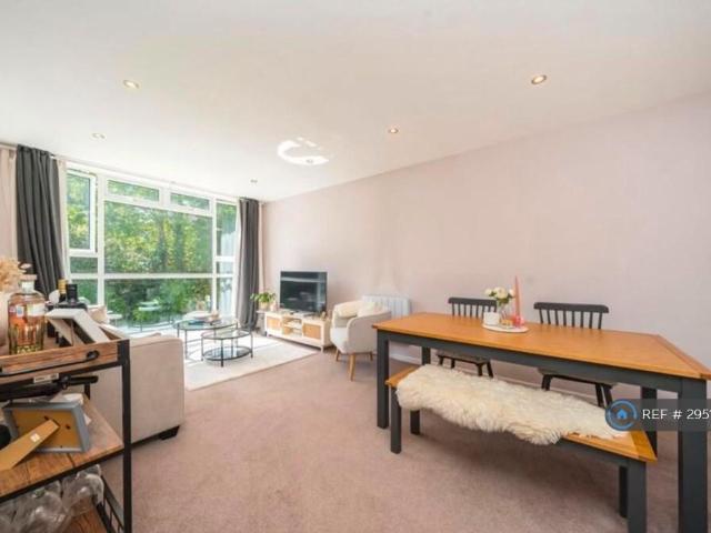 Portinscale Road, London, SW15 2 bed flat to rent £2,700 pcm £623 pw