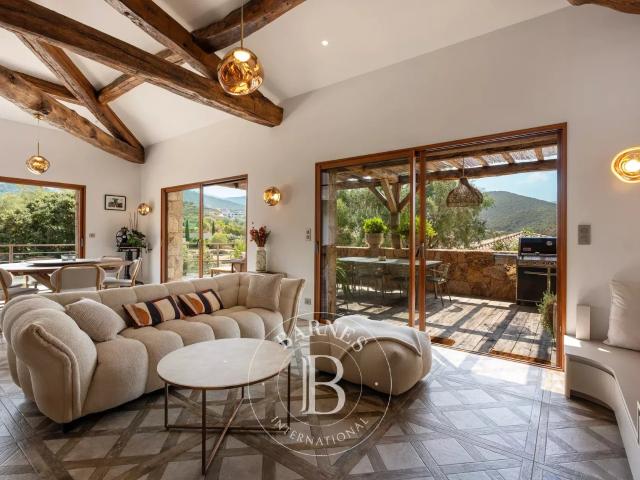 Porticcio, Villa type bergerie, 5 chambres, piscine, proche. 270m² Pietrosella