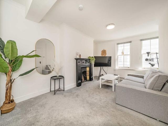 Portobello Road, Notting Hill W11, 2 bed flat to rent, £3,250 pcm | PrimeLocation