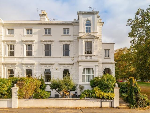 Portland Terrace, Richmond TW9, 3 bed flat to rent, £5,500 pcm | PrimeLocation