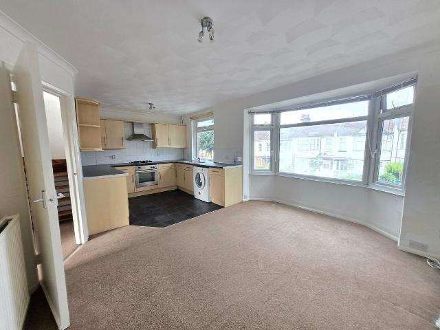 Portland Villas, Hove BN3, 2 bed maisonette to rent, £1,500 pcm | PrimeLocation