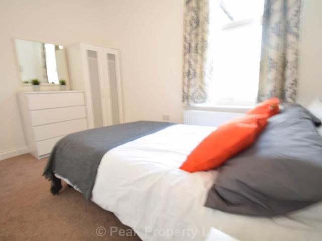 Portland Avenue, Southend On Sea SS1 1 bed in a house share to rent £575 pcm £133 pw
