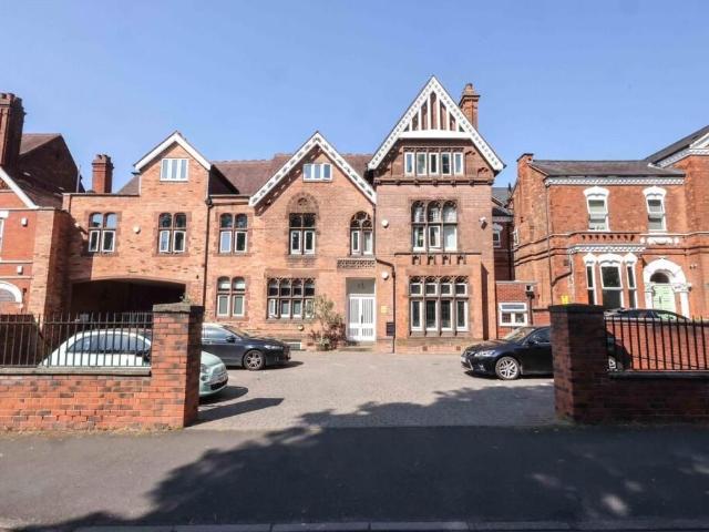 Portland Court, Birmingham B16, 2 bed flat to rent, £1,200 pcm | PrimeLocation