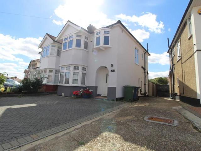Portland Crescent, Stanmore, HA7 3 bed semi detached house to rent £2,350 pcm £542 pw