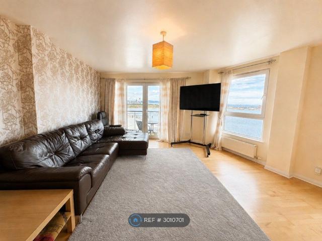 Portland Gardens, Edinburgh EH6, 3 bed flat to rent, £1,950 pcm | PrimeLocation