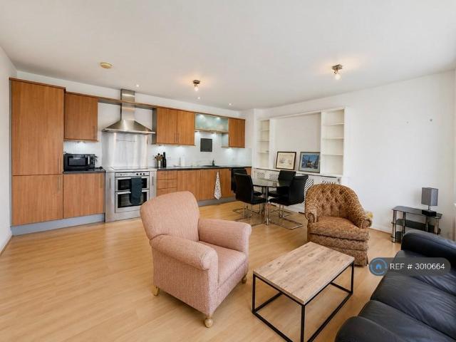 Portland Gardens, Edinburgh, EH6 1 bed flat to rent £1,400 pcm £323 pw