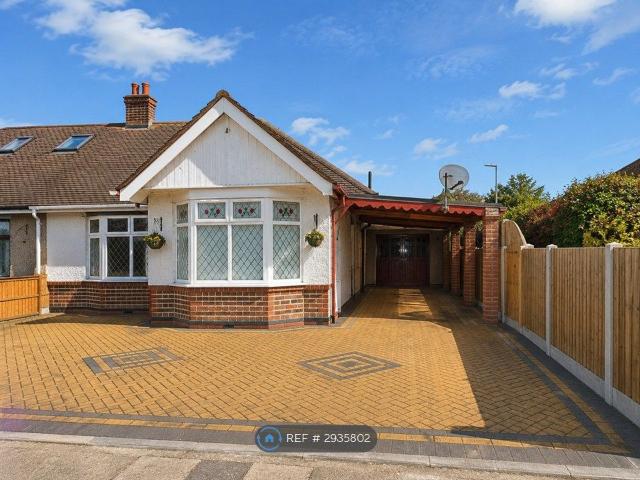 Portland Gardens, Romford RM6, 2 bed bungalow to rent, £2,050 pcm | PrimeLocation