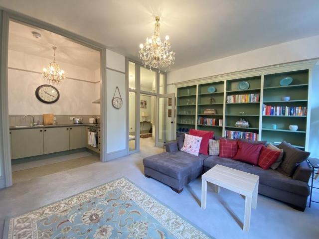 Portland House, 103A Portland Street. 2 bed apartment to rent £1,550 pcm £358 pw