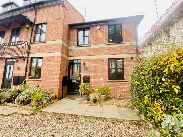 Portland Place West, Leamington Spa CV32 2 bed end of terrace house to rent £1,595 pcm £368 pw